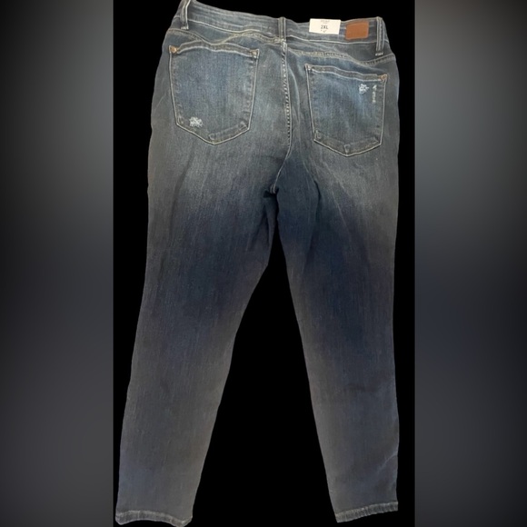 Judy Blue Jeans - Picture 2 of 11